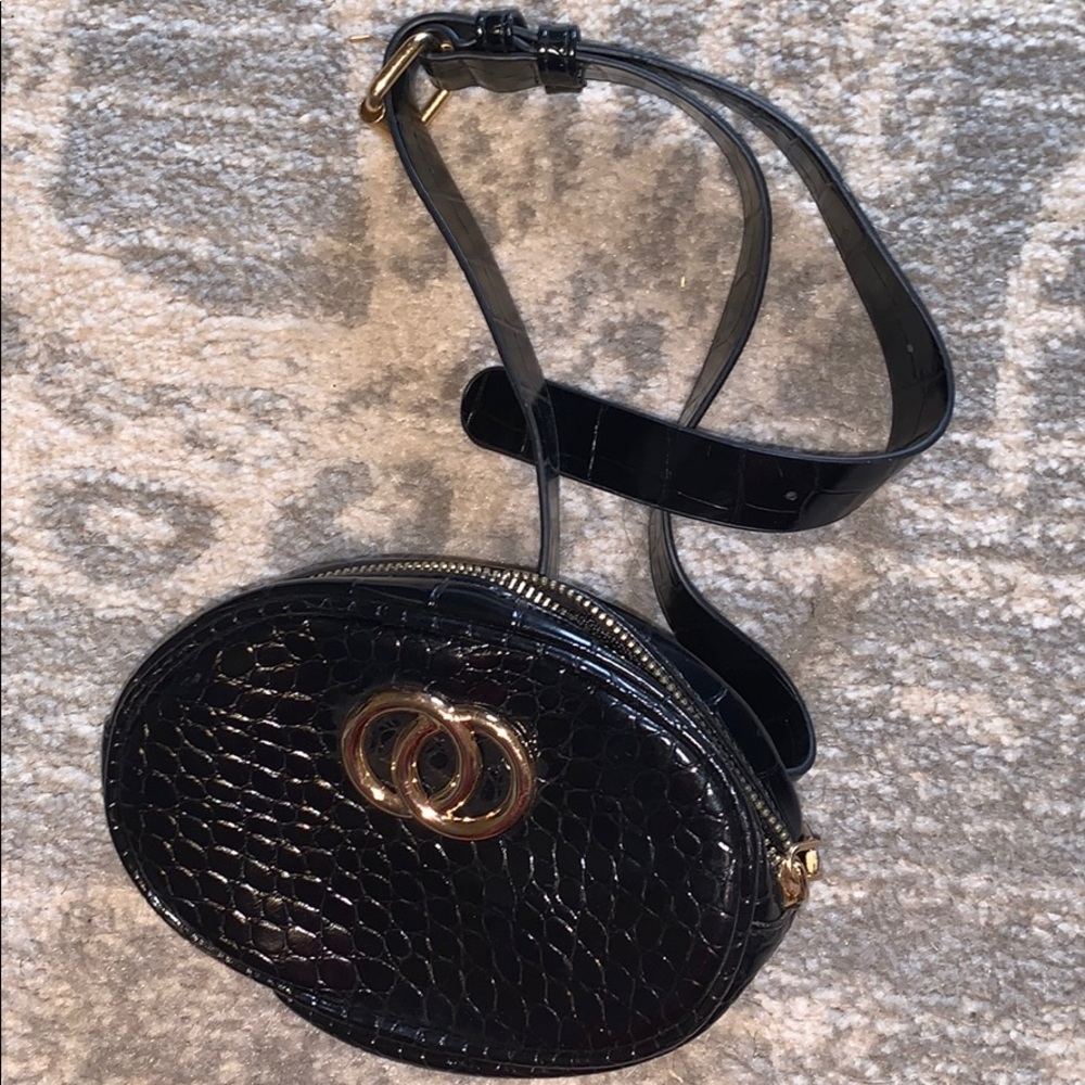 Black fanny pack